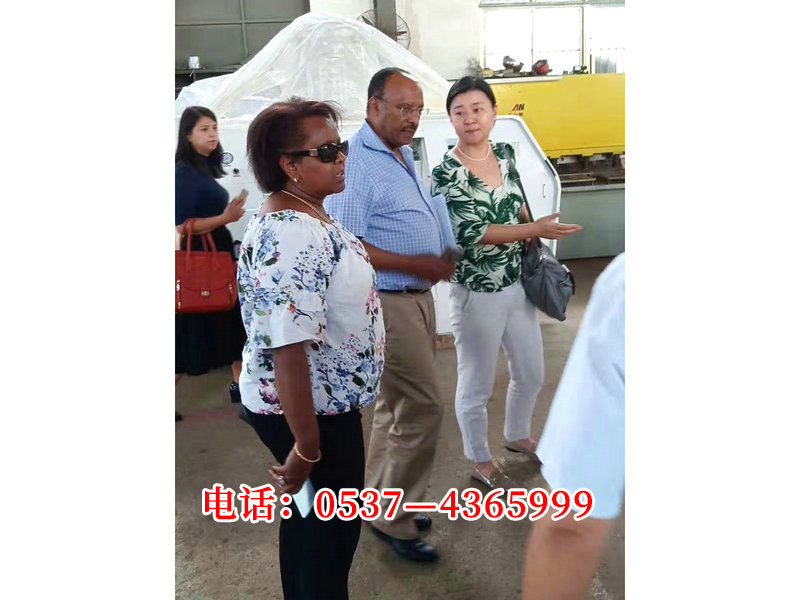 原聯(lián)合國副秘書長蓋圖先生攜夫人來廠考察.jpg